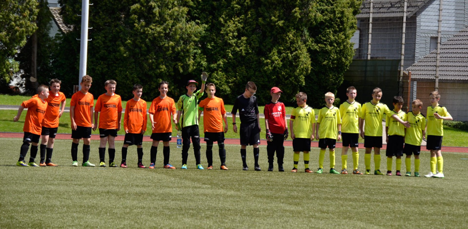 Die U13 kann stolz auf sich sein: trotz der Niederlage zeigte sie eine klasse Leistung