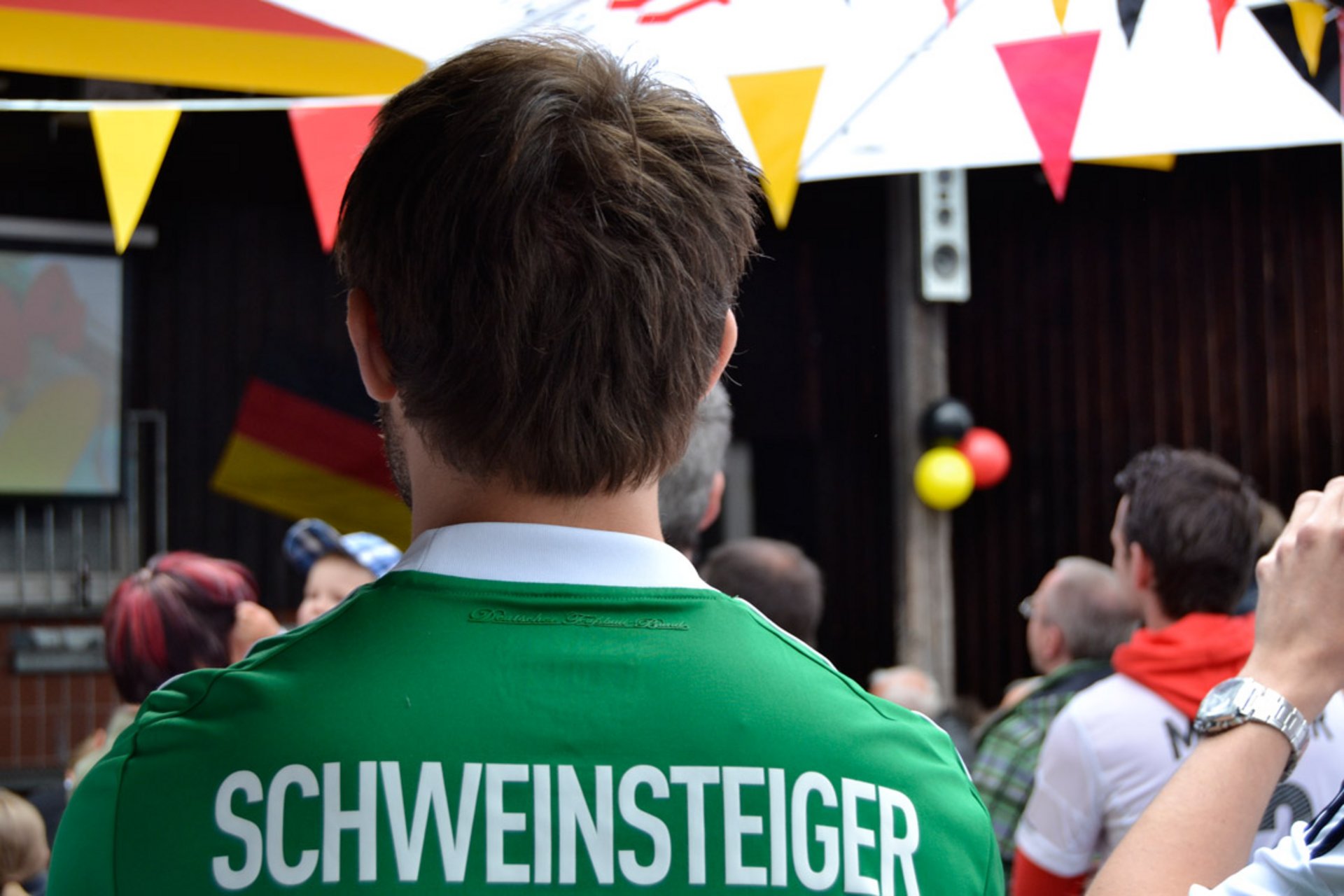 Anlässlich des Titelgewinns der deutschen Nationalmannschaft in Brasilien bringt der Deutsche Fußballbund den Weltmeisterpokal in ausgewählte Amateurvereine