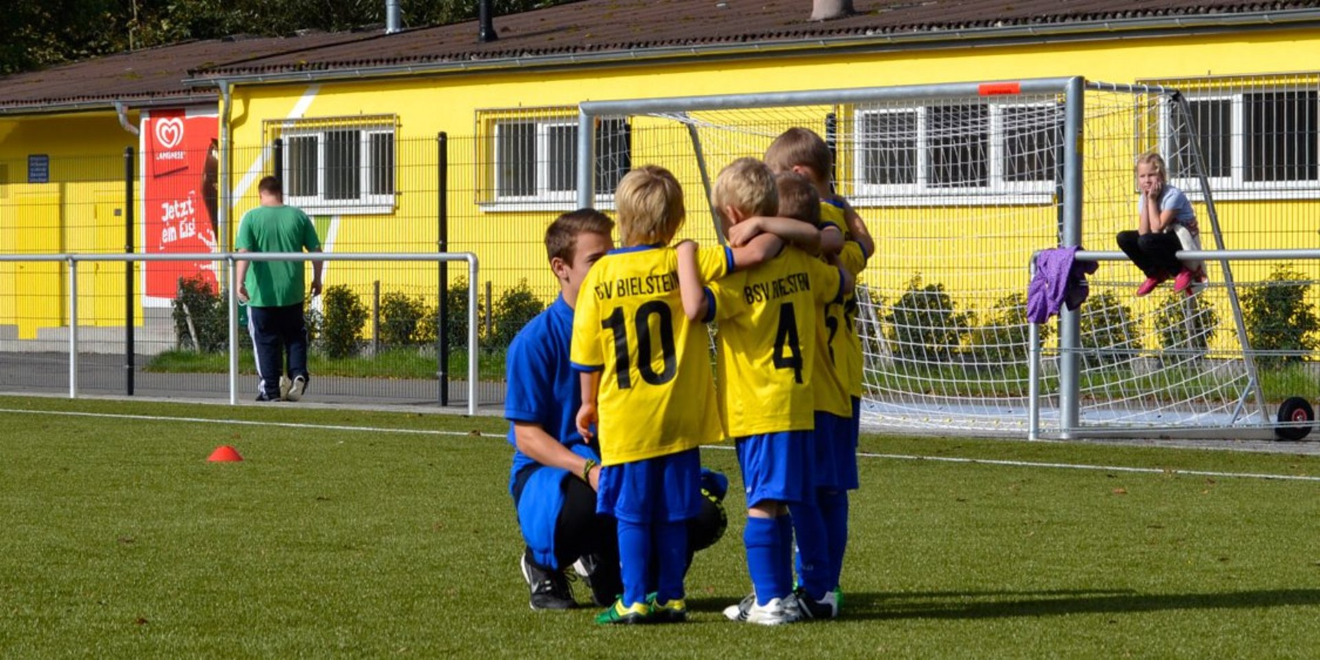 Als FSJler/in wirst du bei uns u.a. in den Trainings- und Spielbetrieb unserer verschiedenen Jugendmannschaften eingebunden sein