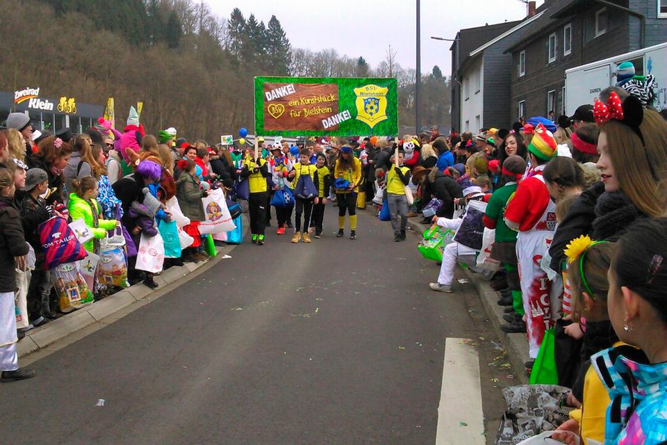 Wie schon im letzten Jahr ging der Verein auch in diesem Jahr an erster Position im Zug vorneweg