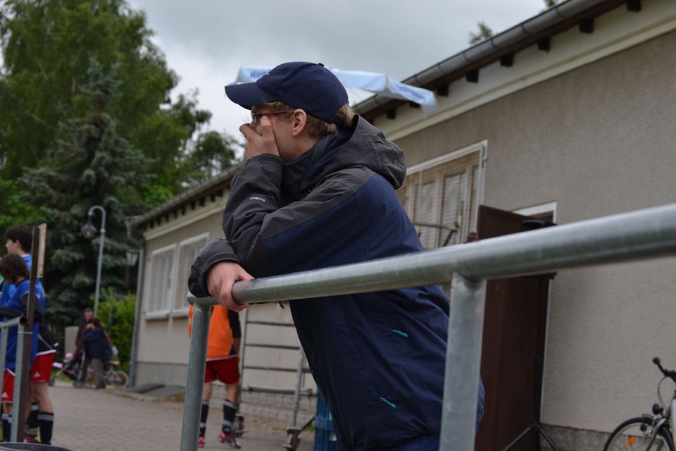 Kalt war's in Crimmitschau, weshalb sich Benjamin Gries etwas dicker einpackte