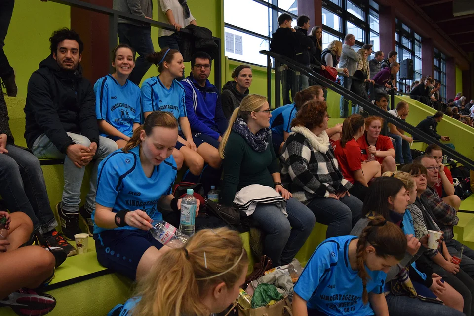 Großer Zusammenhalt: unsere Damen zeigen sich trotz der Niederlagen als geschlossene Einheit Großer Zusammenhalt: unsere Damen zeigen sich trotz der Niederlagen als geschlossene Einheit