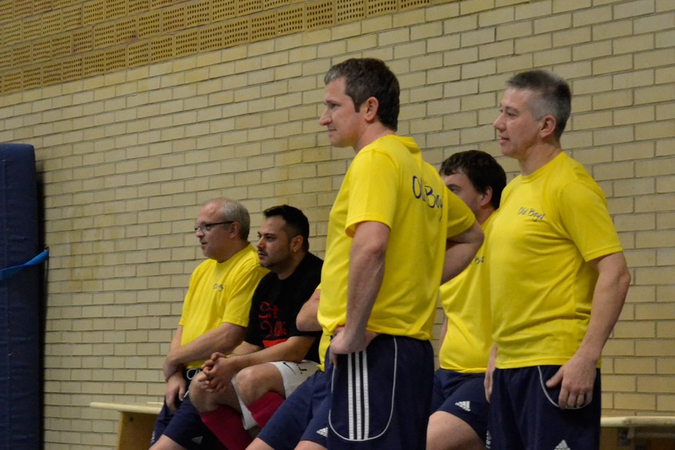 Zuversichtlicher Blick: die Auswechselbank der Bielsteiner Old Boys