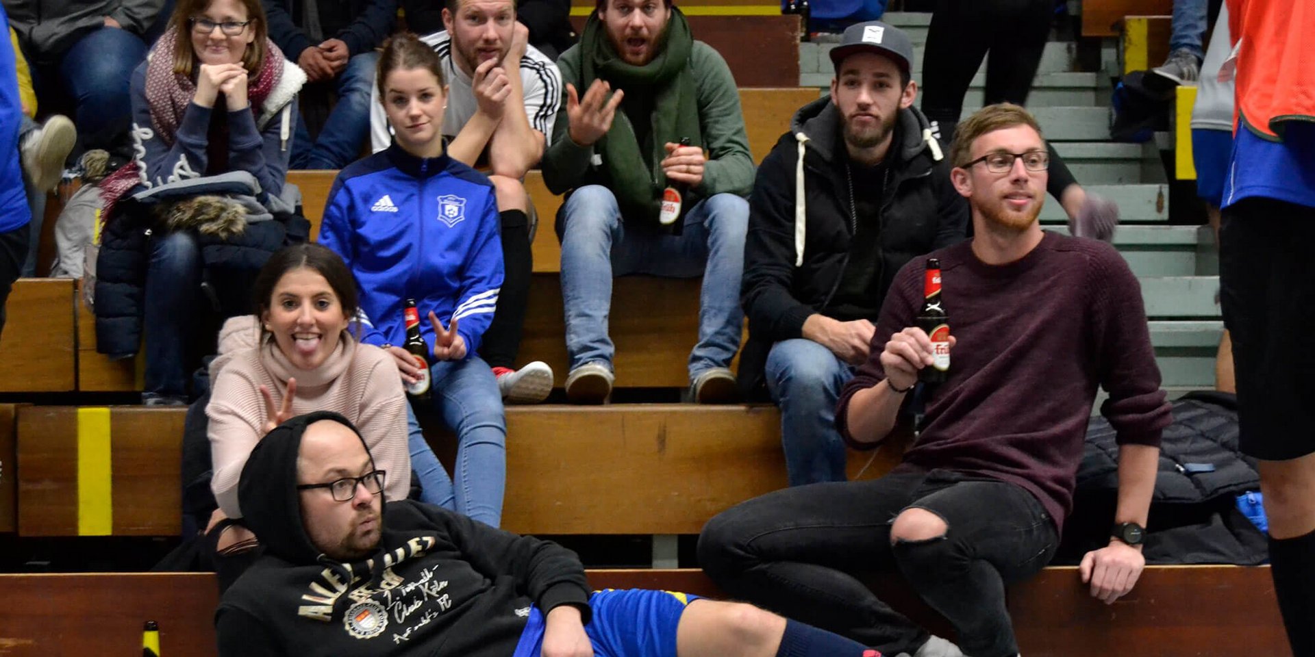 Beim internen Hallenturnier ist neben dem Spielfeld Zeit zum gemütlichen Beisammensein